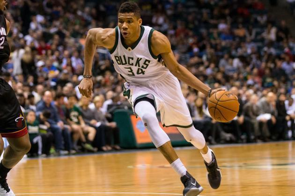 爱游戏APP-今晚突围战来临，法兰克福围绕全明星赛完成体检，信心回归，阵容厚度经受考验