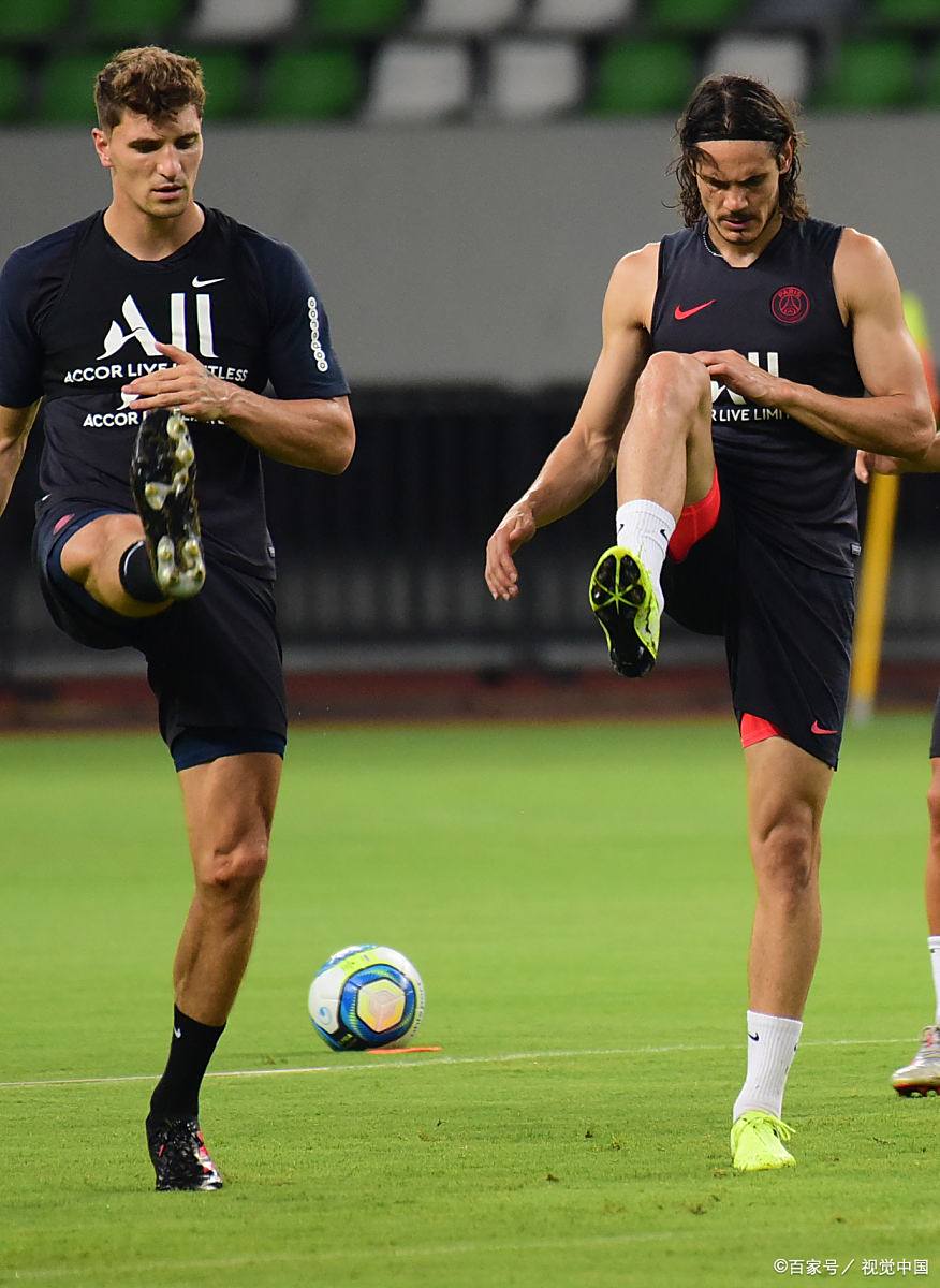 埃因霍温发布备战花絮；赛前豪取连胜；欧冠任务艰巨；资深球员宣示担当的简单介绍