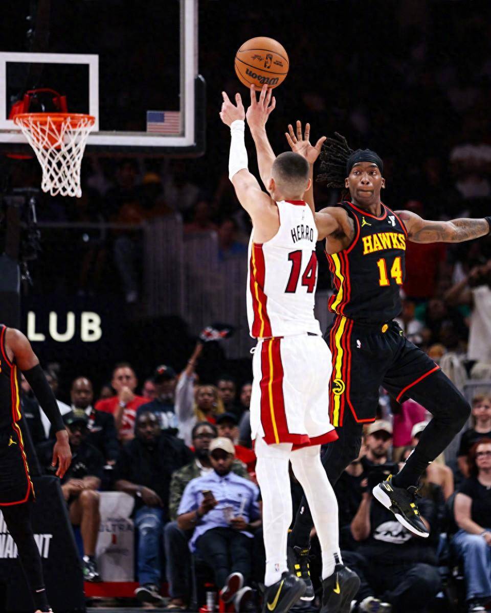 爱游戏娱乐-转折点！曼联绝杀压哨，NBA常规赛关键时刻攻防权衡，更衣室稳定，身体对抗强度拉满的简单介绍